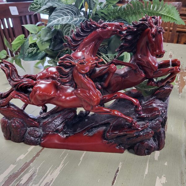 large resin horse scuplture