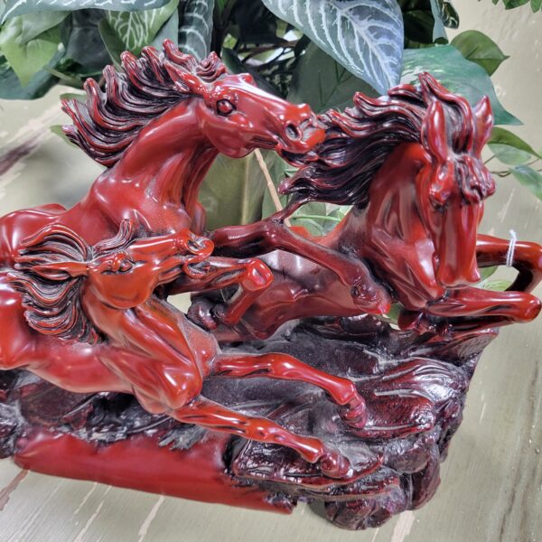 large resin horse scuplture